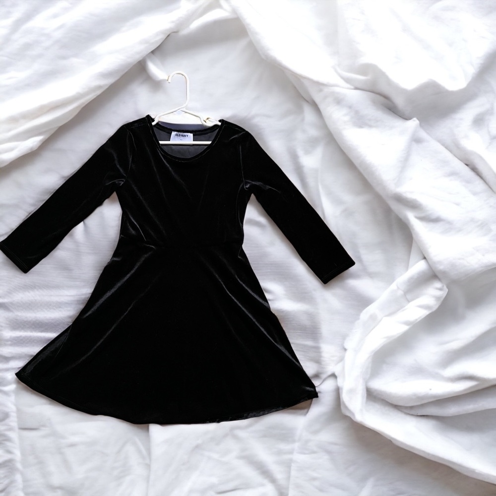 Old Navy black kids dress (G)